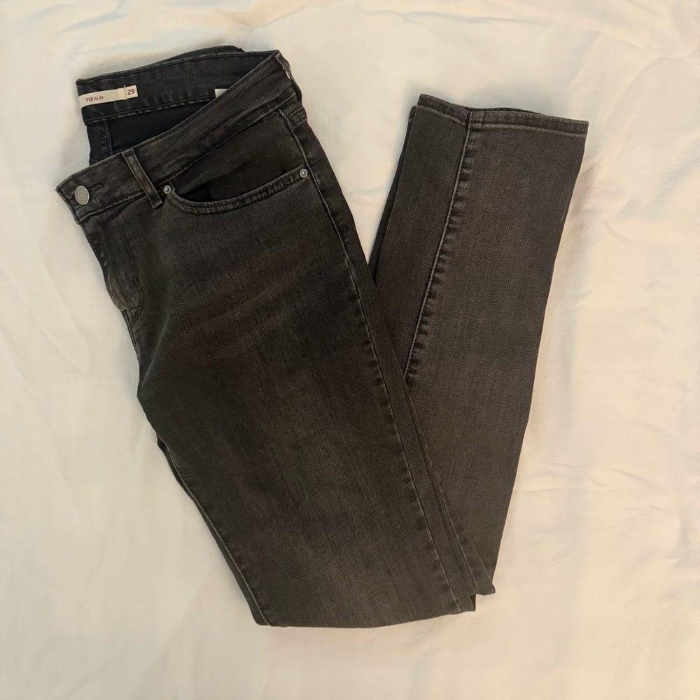 Levi’s 712 Slim Jeans
